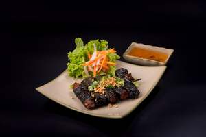 SK3 - GRILLED BEEF BETEL LEAF (3PCS)