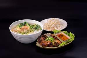 NS9 - GRILLED LEMONGRASS CHICKEN FLAT RICE NOODLE