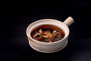 M16 - CARAMELISED PORK BELLY IN CLAY POT