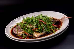 M22 - STEAMED SNAPPER HONGKONG STYLE