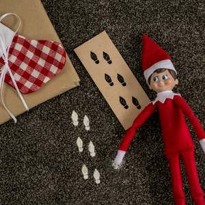 Christmas Accessories: Elf Footprints Stencil