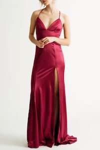 Peisinoe Maxi Dress in Wine
