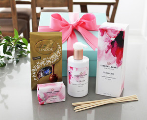 Products: Pink Petal Gift Hamper Love to Give gift hampers Auckland