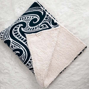 The Wolf Sherpa Blanket - Midnight