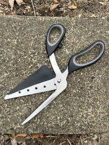 Low N Slow BBQ Pizza Scissor