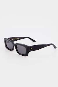 Eyewear: ISLE OF EDEN | Goldie Sunglasses | Black