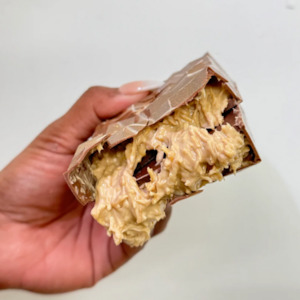 Build A Box: Whisked Creations Bueno Crunch Dubai Bar 220g