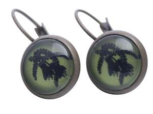 Fabuleux Vous: Pururu Black Kowhai on Green Earrings - FABULEUX VOUS