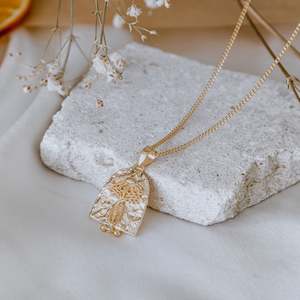 Recommended Necklaces: Arnhem x Luna & Rose - Here Comes the Sun Necklace