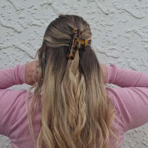 Products: Luxe Grip Acetate Hair Claw