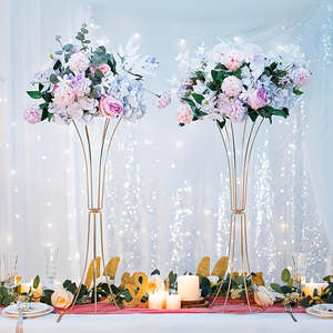 Centerpieces: Gold Metal Trumpet Vase Set - Elegant Decor