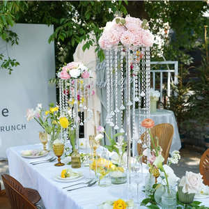 Centerpieces: Elegant Clear Acrylic Floral Centerpiece Stand