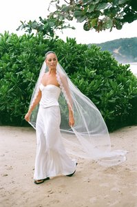 LAURA VEIL - LVR Bridal