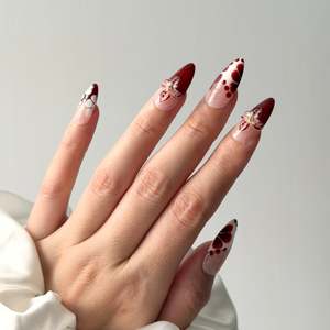 Press-on Nails: Lovestruck