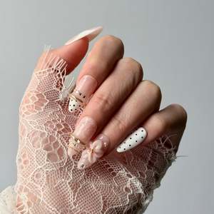Bestselling Press On Nails: Blossom