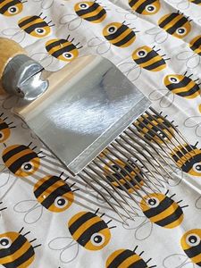 Products: Uncapping fork with wooden handle, cranked pins