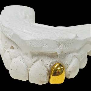 custom made grillz: One tooth in 18kt Gold