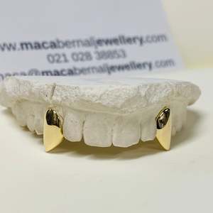 Custom Made Grillz: Two teeth in 18kt Gold