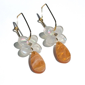 Hagen Co: Clover Drop Earrings - Pearl/Honey