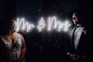 Neon Signs: "Mr & Mrs" Neon Sign