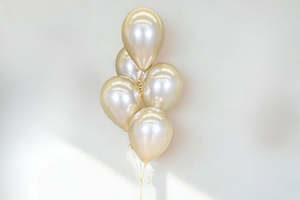 By: 5-Balloon Helium Bunch