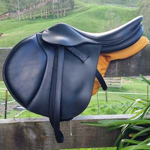 Products: Second Hand 17.5" Butet Classic Jumping Saddle