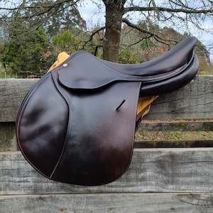 Products: Second Hand 17" Butet Classic Jumping Saddle