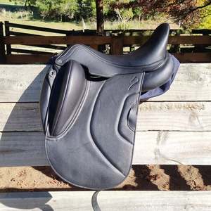 Second Hand Saddles: Antares Tempo Dressage Saddle