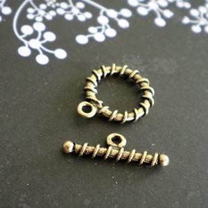 Products: Toogle clasp with wrapped lines
