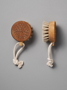 Puck Bath Brush