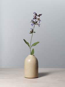 Richard Beauchamp: Small Bud Vase – Sand
