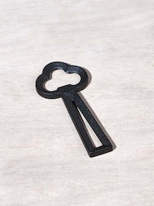 Chushin Kobo: Clover Bottle Opener – Black