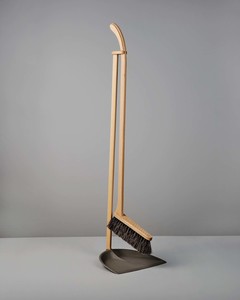 Iris Hantverk: Long-handled Dustpan & Brush Set – Umber