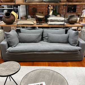 Furniture: Reese Sofa 3.5 Grey