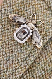 Kamare - KaBe Bee Brooch