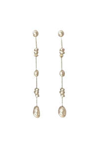 Me The Label: Me The Label - F-8 Freshwater Dangly Pearls
