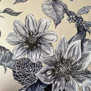 Chinoiserie Garden on Silver Mica Coated Non-Woven Wallpaper_70cm wide x 10.05m long