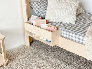 Accessories: Bookshelf