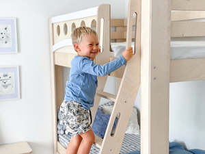 Angled ladder