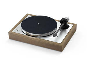 Turntables: Pro-Ject The Classic Evo Turntable with Ortofon 2M Silver Cartridge