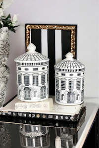 Amanda Alexander Collections: AMANDA ALEXANDER Mayfair Candle - Large - Black Oud