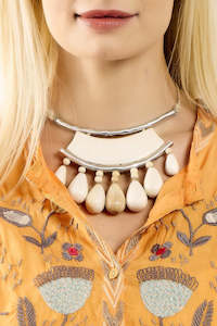 Oooh La La: OOH LA LA Cairo Off-White/ Silver Necklace