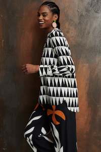 Herzen S Angelegenheit: HERZEN'S ANGELEGENHEIT Blouse - Vanilla Black Sand