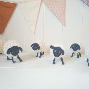 Small World Play: Hīpi Pango (Black Sheep)