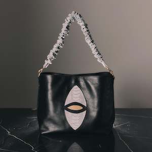 Eye See You: Billie Bucket - Reign