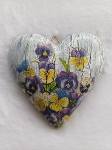 Wall Heart Pansies.