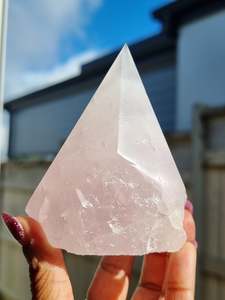 Crystals Points Towers: Rose Quartz Cut Base Tower