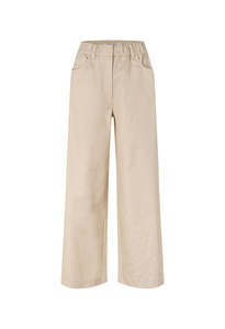 Second Female: Willie Jeans - Soft Beige