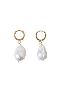 Jewellery: Pearl Huggies