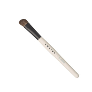 Makeup Brushes: KENT Angled Eyeshadow Contour Brush